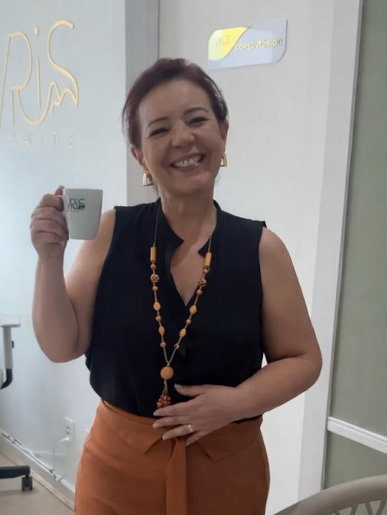 Dra. Sandra Barcellos no consultório